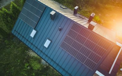 renewable,energy,solar,panels,on,suburban,home,roof